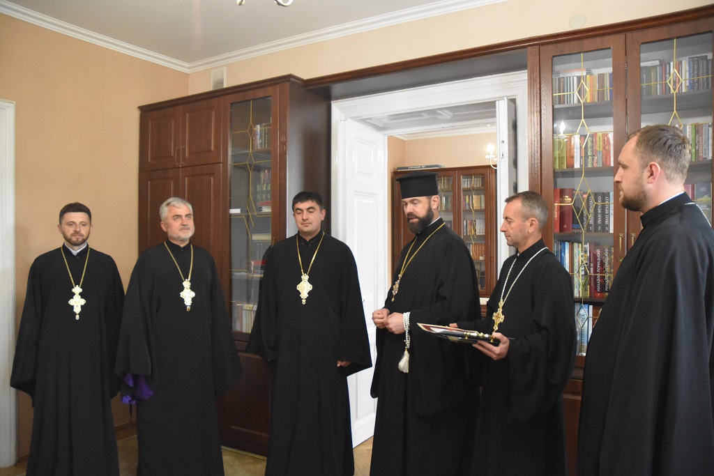 Керуючий Коломийською Єпархією нагородив прот. Миколу Петращука високою церковною нагородою