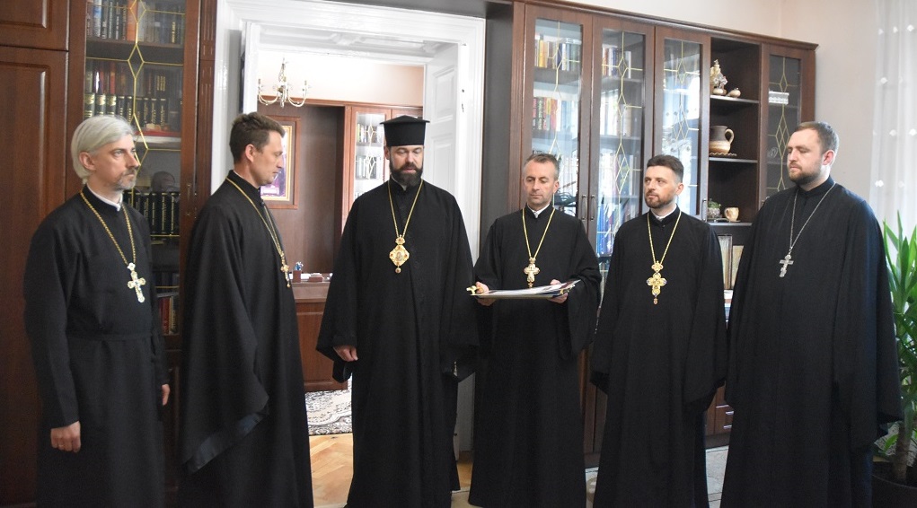 Владика Юліан нагородив прот. Василя Дійчука високою церковною нагородою