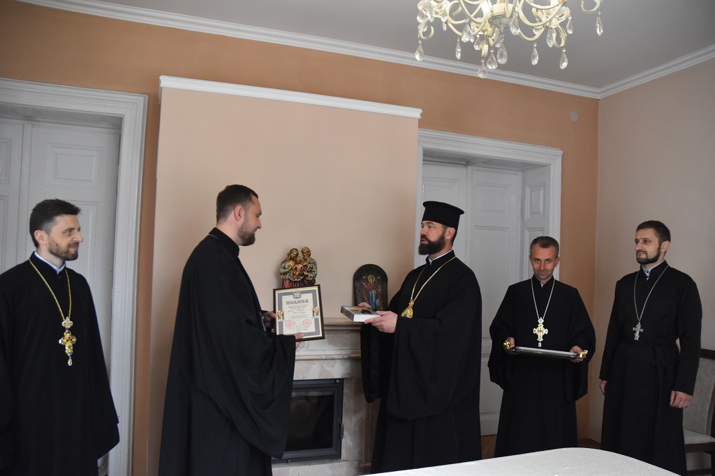 Єпископ Юліан привітав завідувача канцелярією Єпархіального Управління ієрея Івана Венгрина із Днем Народження