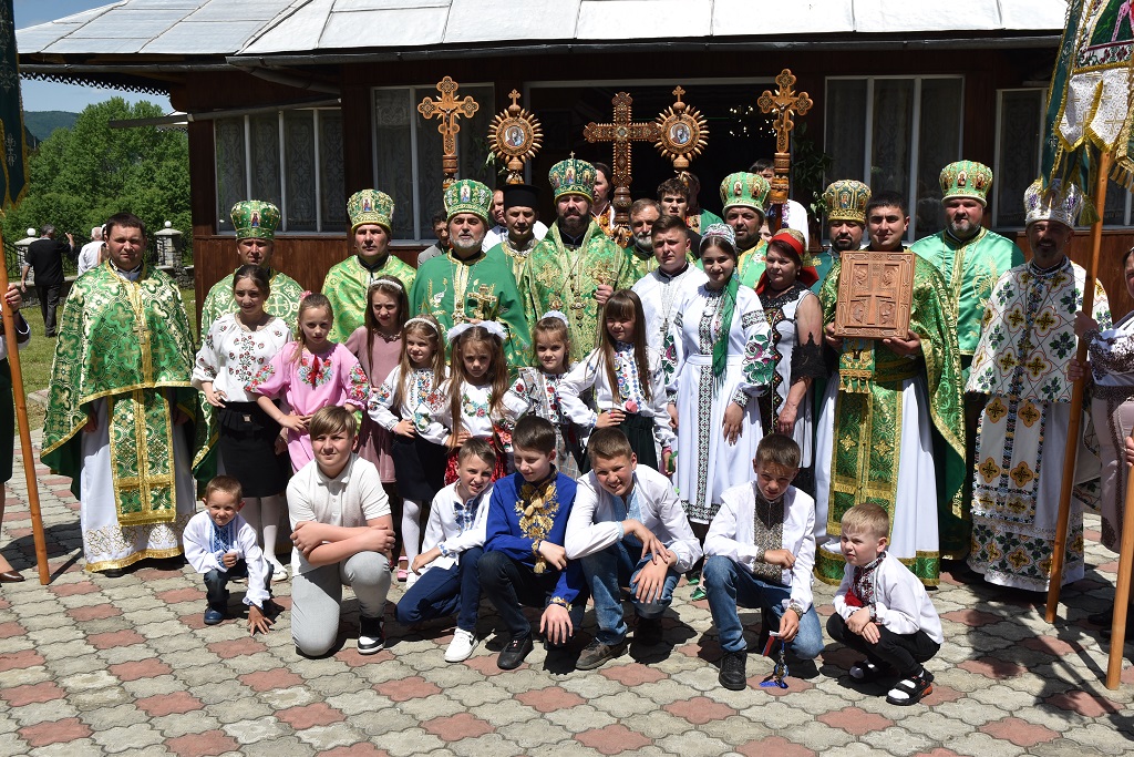 Владика Юліан звершив торжественне богослужіння з нагоди престольного свята Храму села Яворів