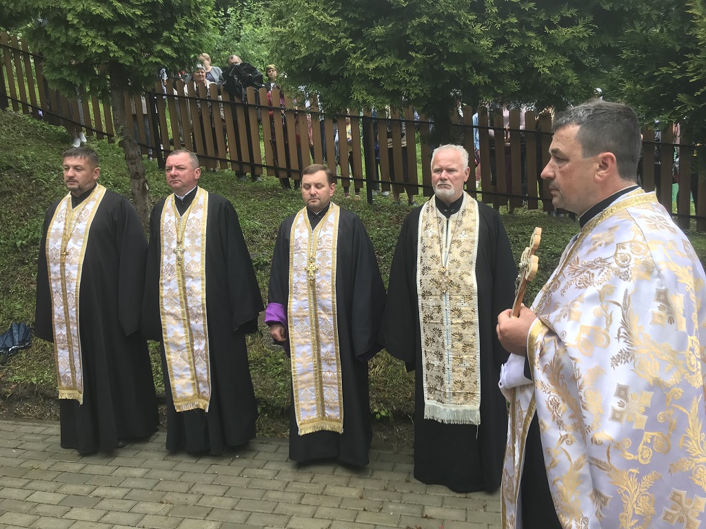 Паломництво вірних Коломийської Єпархії до цілющого джерела “Білі криниці” в селі Марківка