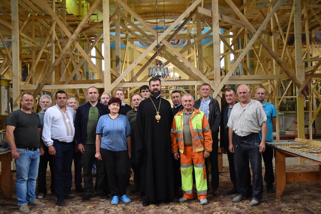 Владика Юліан ознайомився із ходом внутрішніх реставраційних робіт  Храму села Черемошна