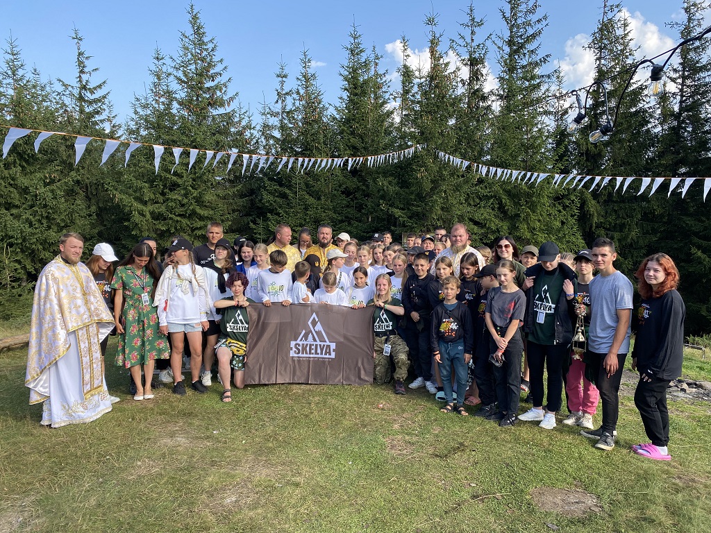 Християнський духовно-патріотичний табір “Cкеля” для дітей військовослужбовців, працівників поліції та ДСНС біля підніжжя гори Смотрич