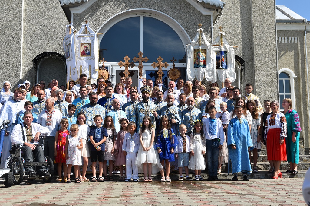 Урочисте Архієрейське богослужіння з нагоди престольного свята та 20-ліття Храму села Старий Косів