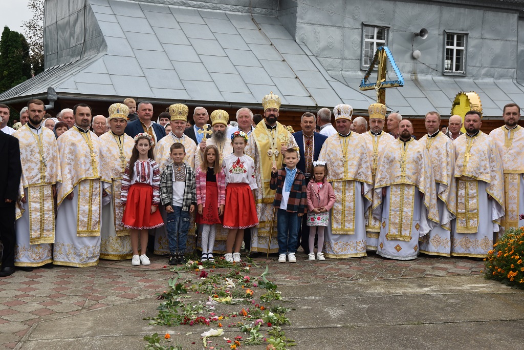 Владика Юліан звершив торжественне богослужіння з нагоди 150-ліття Храму села Виноград