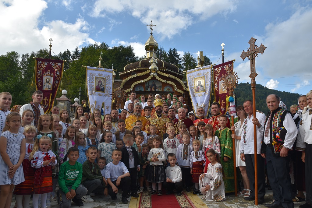 Торжественне Архієрейське богослужіння з нагоди престольного свята та 10-ліття Храму села Шепіт