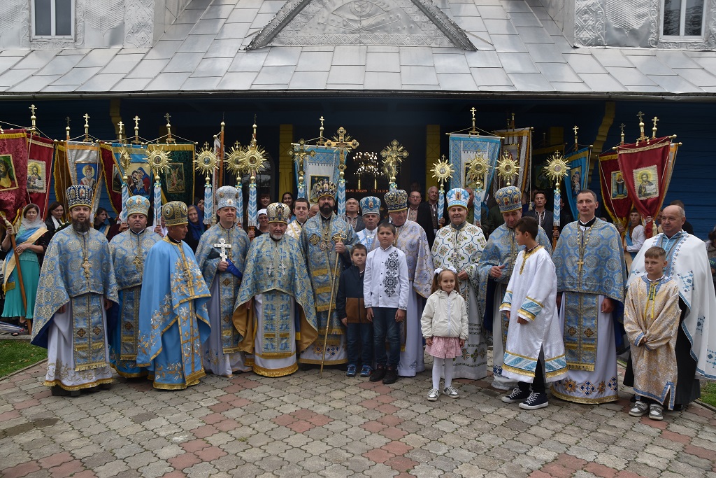 Урочисте Архієрейське богослужіння з нагоди престольного свята Храму села Заріччя