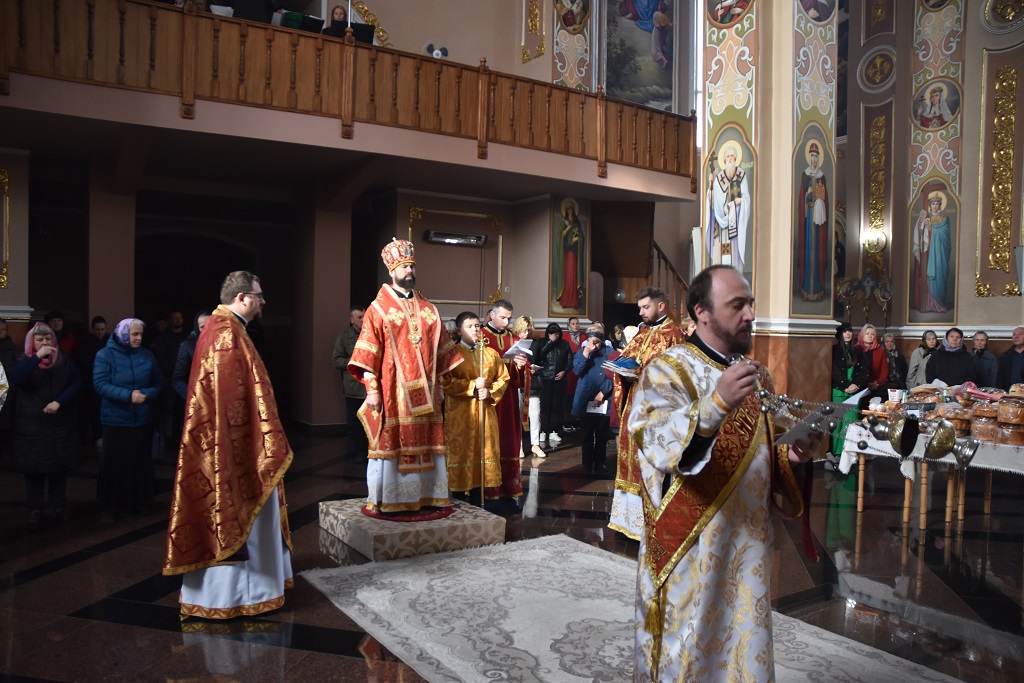 Архіпастирське служіння у Димитрівську поминальну суботу
