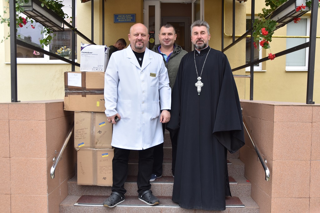 Гуманітарна допомога для КНП “Обласний госпіталь ветеранів війни Івано-Франківської обласної ради” від Єпархіальної Благодійної ініціативи “Захистимо життя”