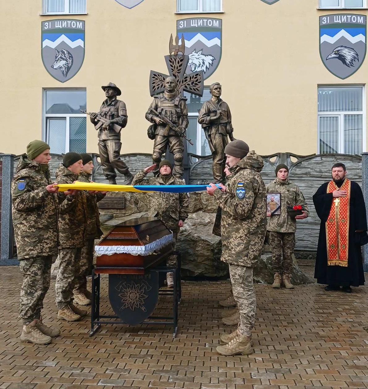 Панахида за загиблим воїном Української Армії Іваном Солтисіком в місті Коломия