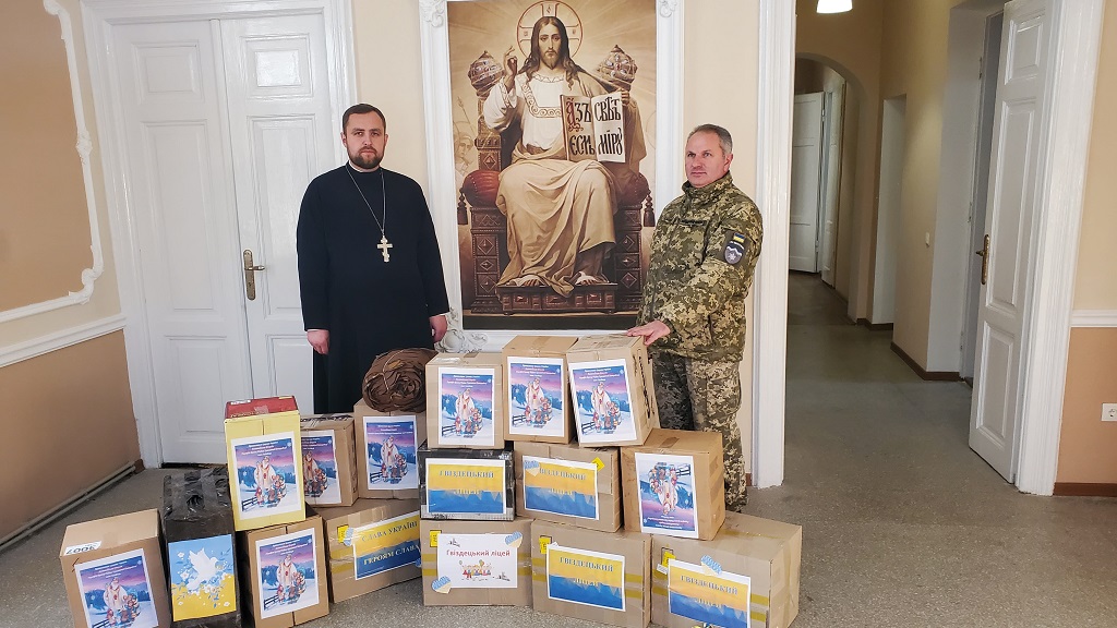 Гостинці для українських воїнів від мешканців селища Гвіздець