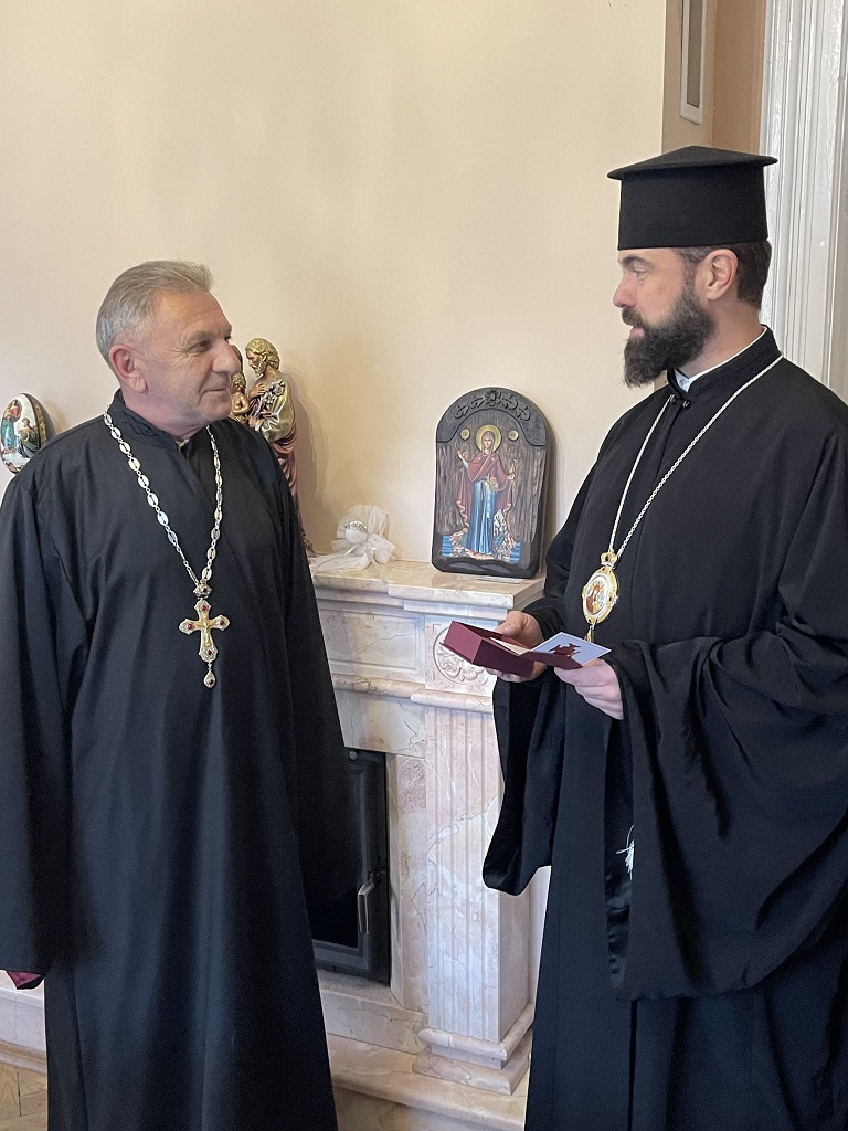 Преосвященний Владика Юліан нагородив митр. прот. Івана Теремка високою церковною нагородою