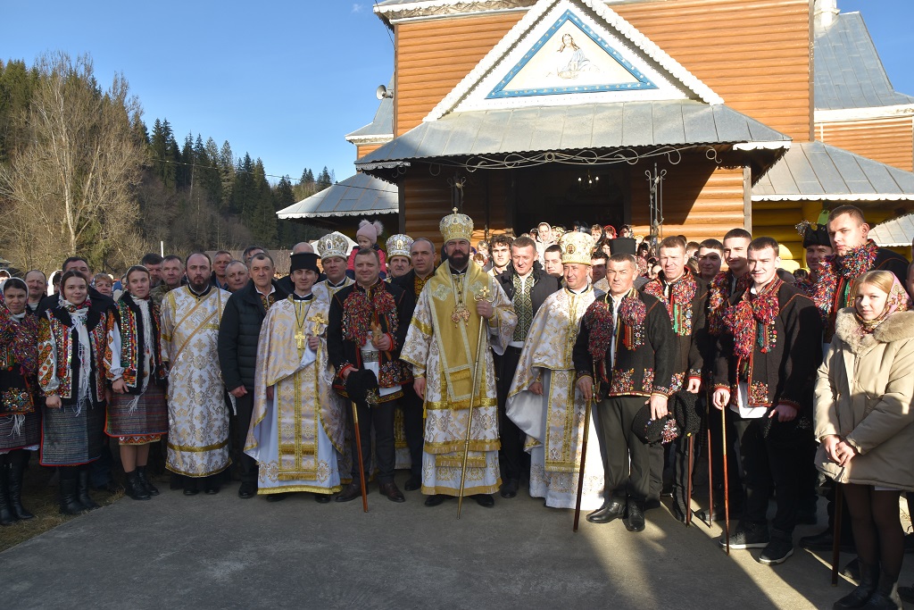 Керуючий Коломийською Єпархією здійснив освячення оновлених внутрішніх розписів Храму села Черемошна