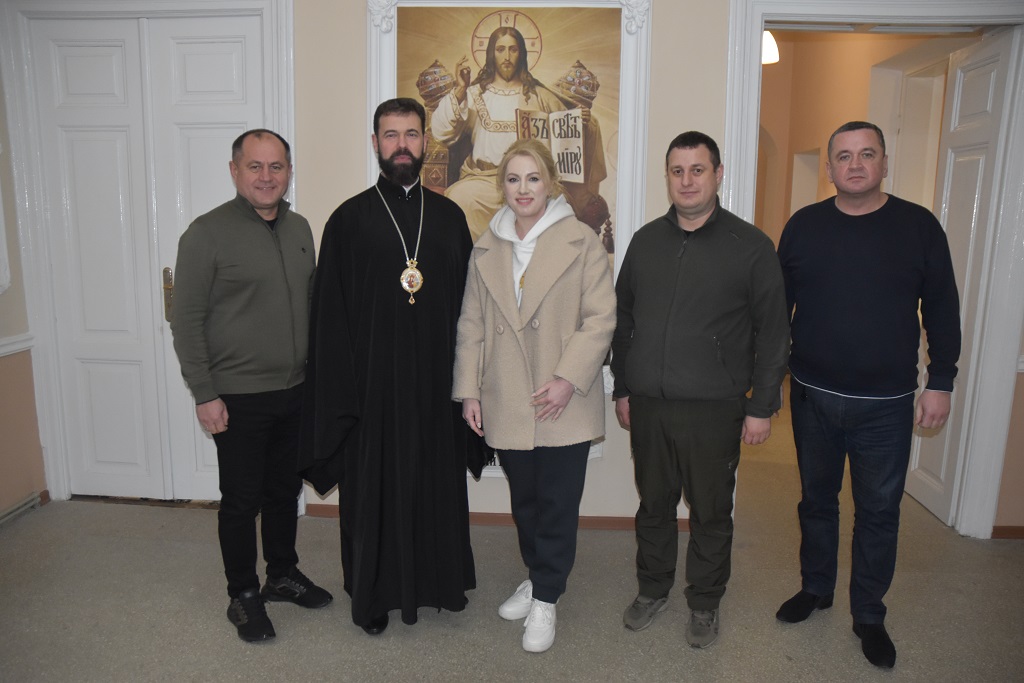 Голова Івано-Франківської обласної військової адміністрації Світлана Онищук привітала Владику Юліана із возведенням у Сан Архієпископа