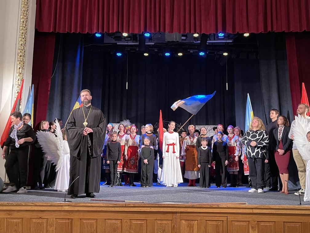 Владика Юліан побував на премʼєрі поетично-хореографічної вистави “Крила”