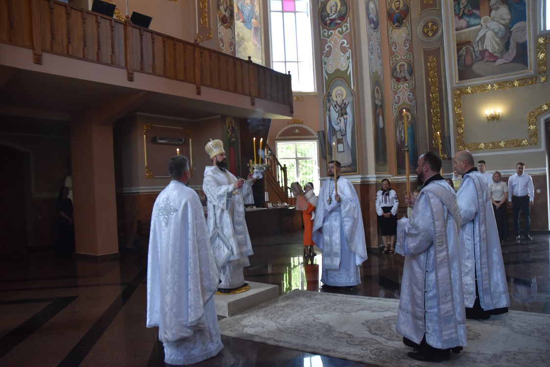 Керуючий Коломийською Єпархією звершив Велику Вечірню Воскресіння Христового