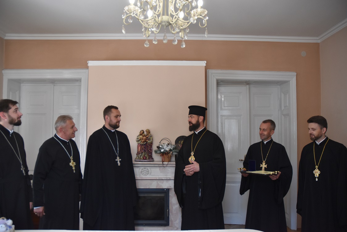 Архієпископ Юліан нагородив ієрея Івана Венгрина високою церковною нагородою