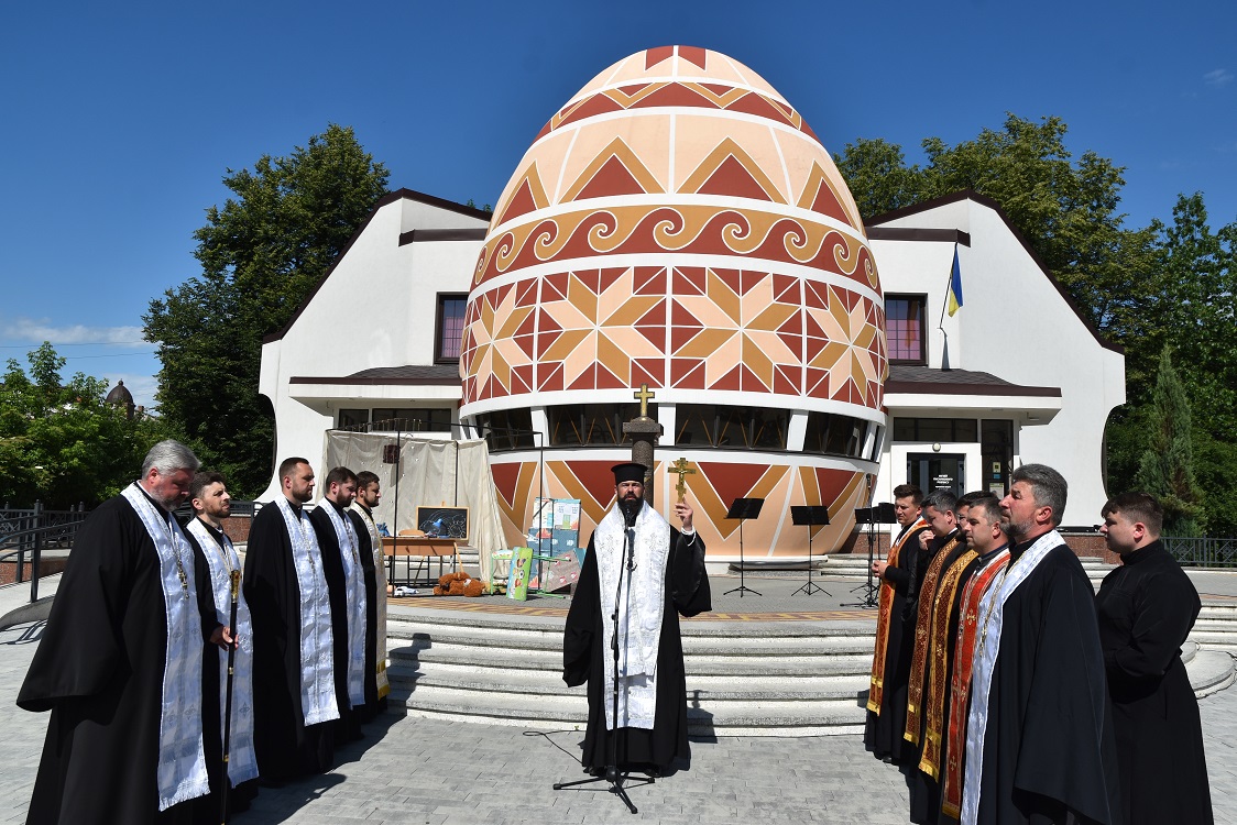 Архієпископ Юліан очолив Панахиду за дітей, які загинули внаслідок збройної російської агресії
