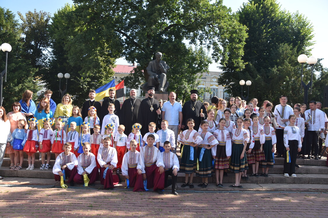 Владика Юліан взяв участь в урочистому відзначенні Дня Конституції України в місті Коломия