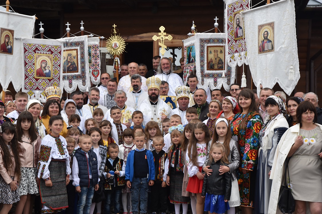 Владика Юліан звершив урочисте богослужіння з нагоди престольного свята та 30-ліття Храму села Буковець