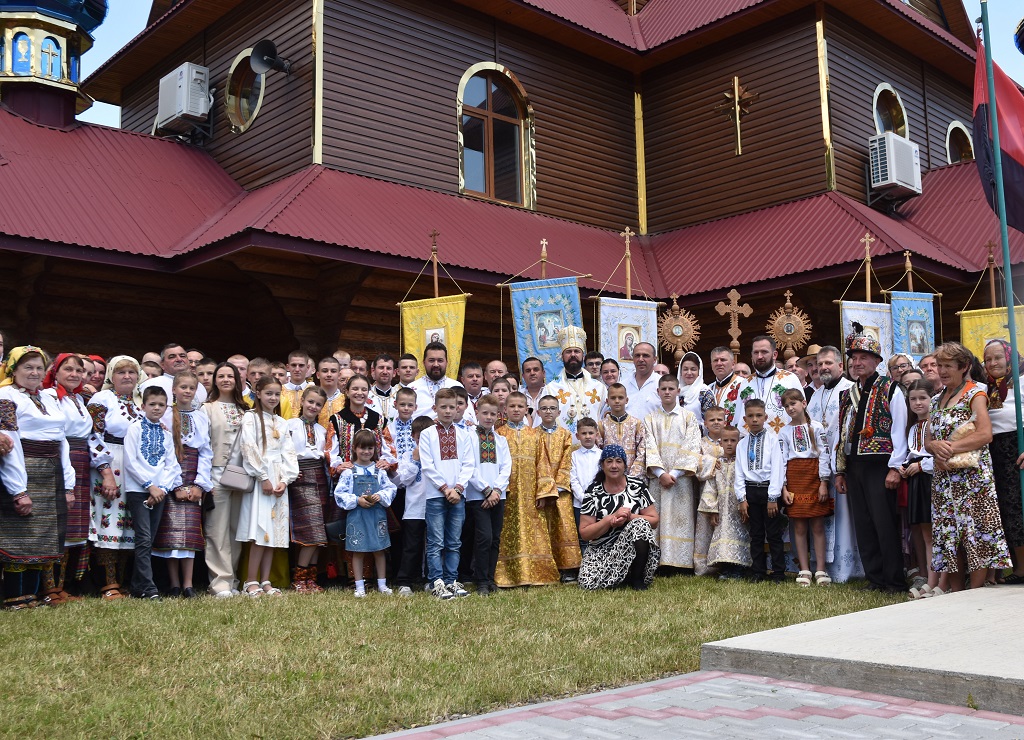 Торжественне Архієрейське богослужіння з нагоди 10-ліття Храму села Замагора