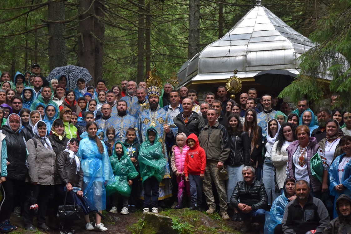 Традиційне паломництво вірних Коломийської Єпархії до місця з’явлення Пресвятої Богородиці в урочищі Ґаджина села Бистрець
