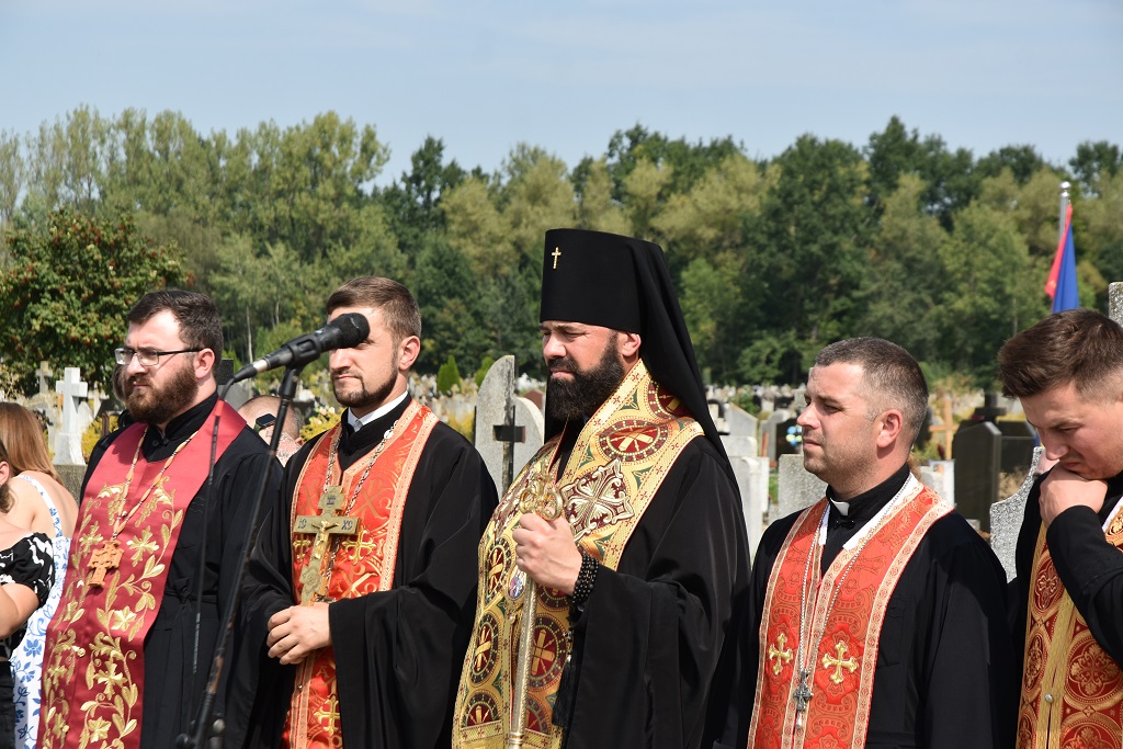 Архієпископ Юліан звершив Панахиду за загиблими захисниками України на Алеї Слави Коломийського міського кладовища