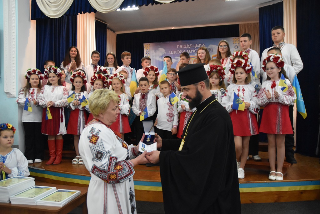 Владика Юліан взяв участь в урочистостях з нагоди 50-ліття Гвіздецької школи мистецтв