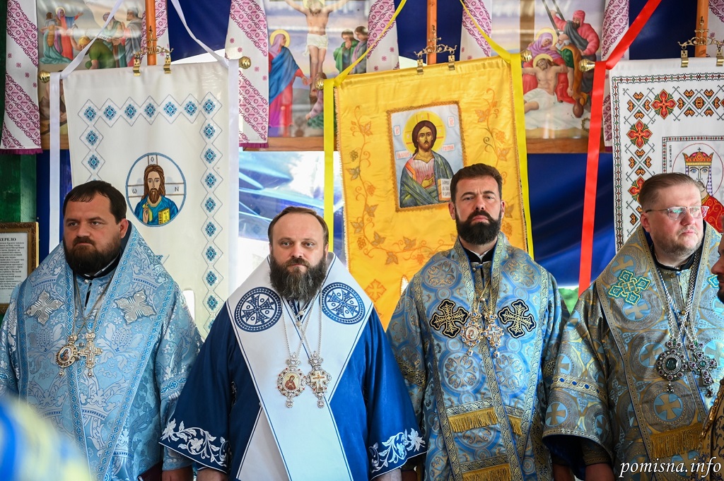 Владика Юліан співслужив Блаженнійшому Митрополиту Епіфанію за Божественною Літургією на цілющому джерелі села Монастирок на Львівщині