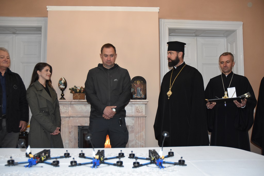 Владика Юліан нагородив Олександра Тарасюка та Мар’яну Мацьків високими церковними нагородами