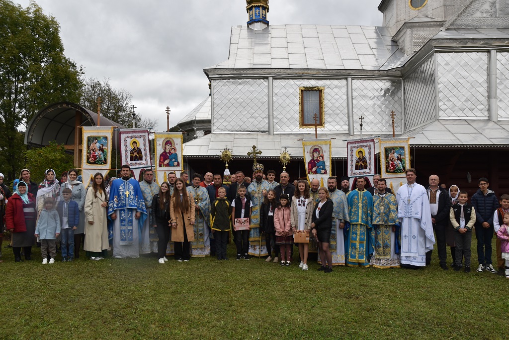 Урочисте Архієрейське богослужіння з нагоди престольного свята Храму села Білоберізка