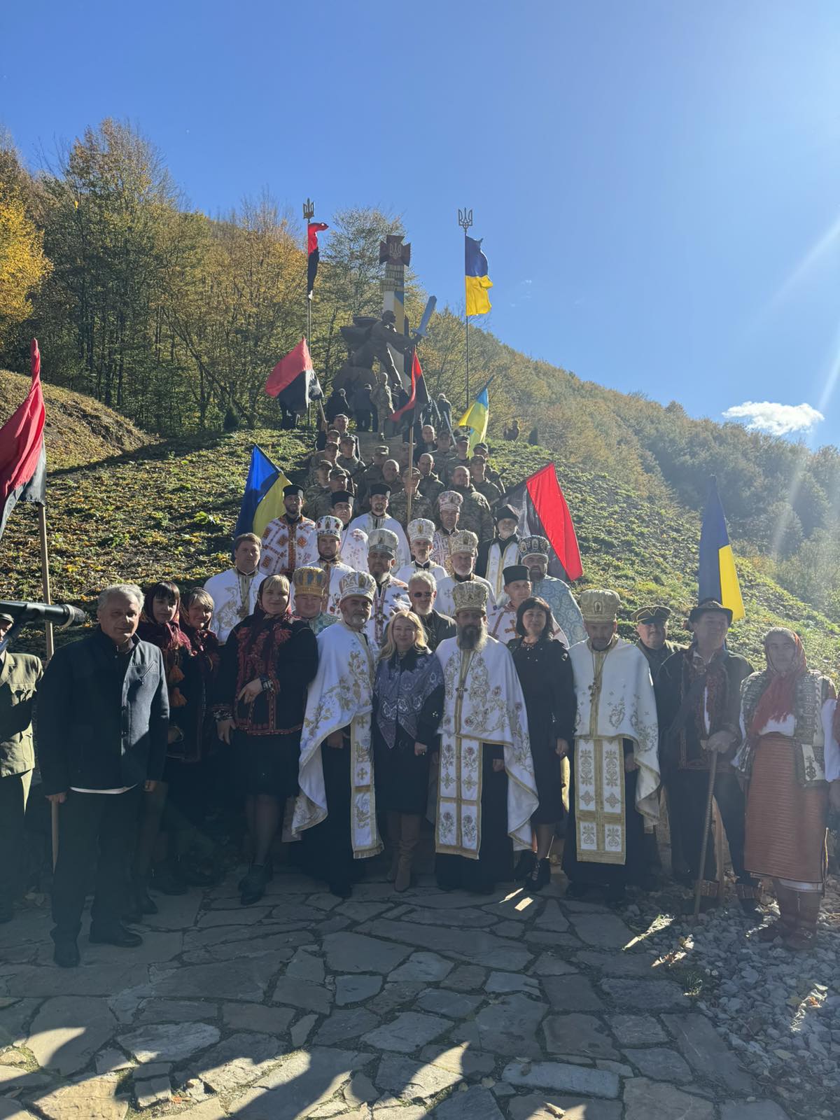 Урочисте відкриття та освячення Монумента Повстанської Слави на межі сіл Космач та Люча