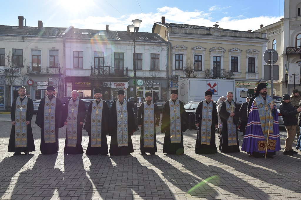 Архієпископ Юліан взяв участь у пам’ятному віче, приуроченому до Дня Гідності та Свободи