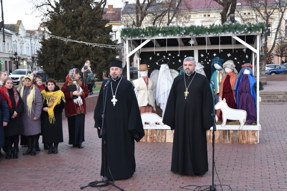Урочиста зустріч Вифлеємського вогню миру та відкриття Різдвяної шопки в місті Коломия