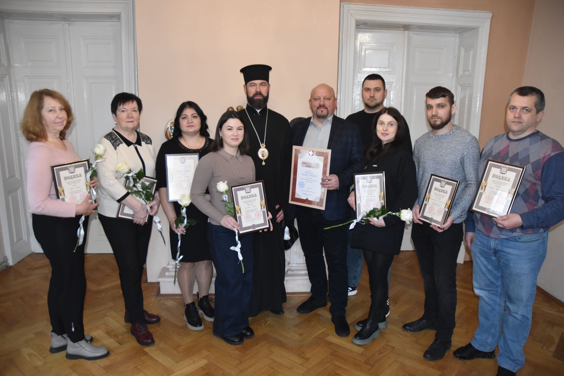 Владика Юліан нагородив генерального директора і працівників КНП “Обласний госпіталь ветеранів війни Івано-Франківської обласної ради” церковними нагородами