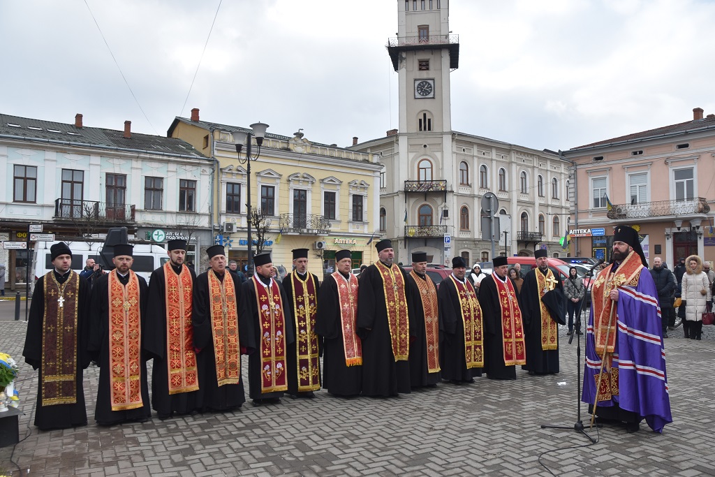 Правлячий Архієрей взяв участь в урочистому вшануванні Дня Героїв Небесної Сотні в місті Коломия