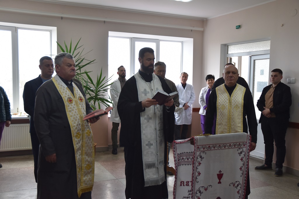 Керуючий Коломийською Єпархією освятив Пасхальні гостинці у КНП “Коломийська центральна районна лікарня”