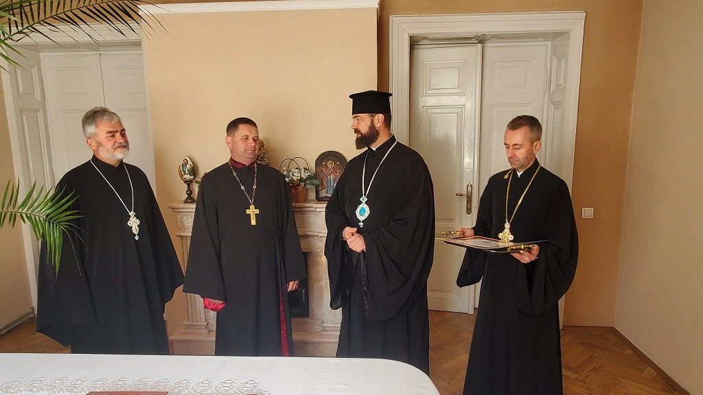 Правлячий Архієрей нагородив прот. Тараса Стефурака високою церковною нагородою