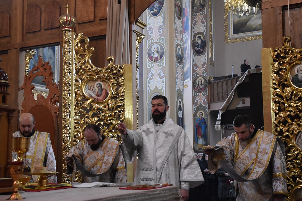 Архієрейське служіння в Лазареву суботу