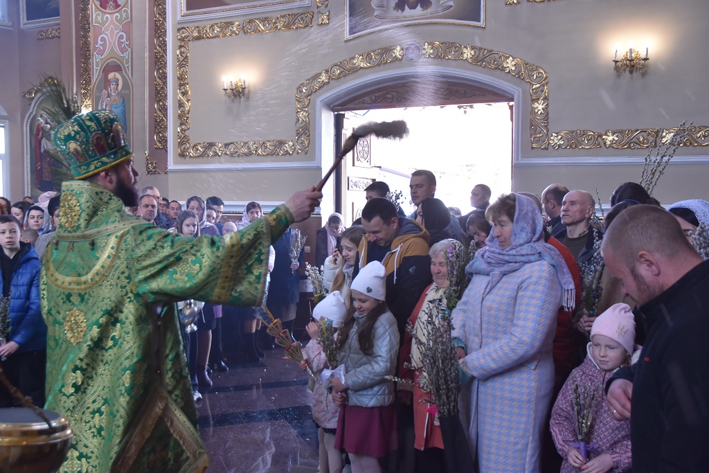 Владика Юліан очолив торжественне Архієрейське богослужіння у свято Входу Господнього в Єрусалим