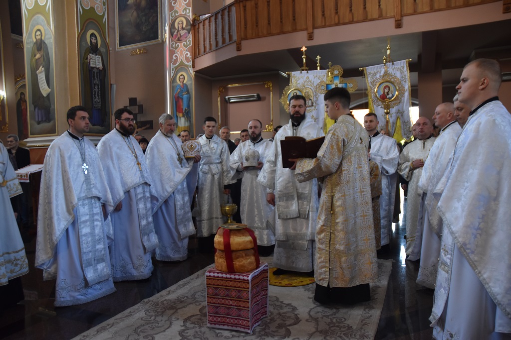 Владика Юліан звершив урочисті богослужіння на Свято Пасхи Христової