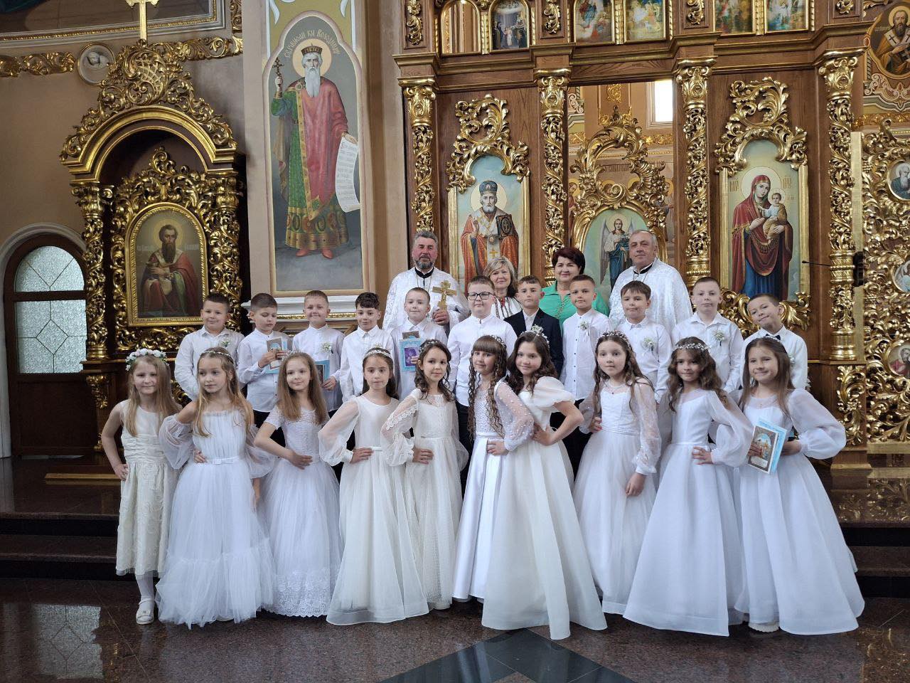 Свято першої Сповіді та урочистого Святого Причастя у Кафедральному Соборі Преображення Господнього міста Коломия