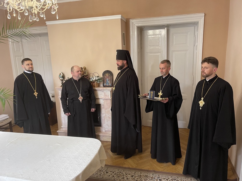 Правлячий Архієрей нагородив митр. прот. Віктора Шицу високою церковною нагородою