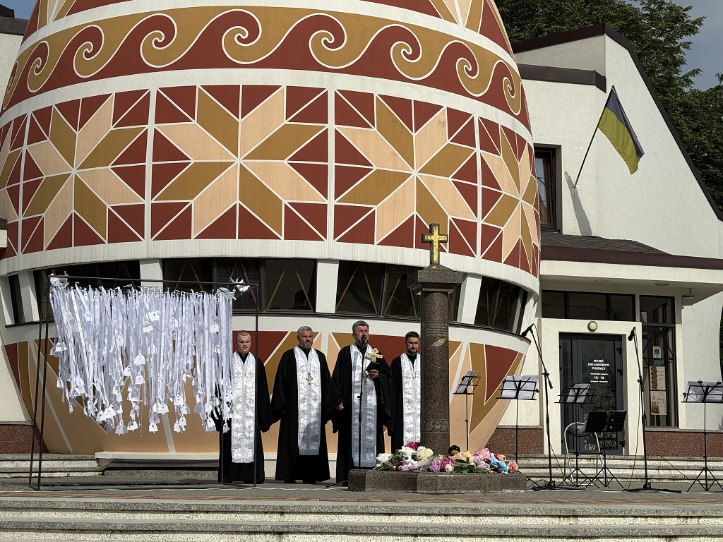 Представники духовенства Коломийської Єпархії взяли участь у пам’ятній акції  “Голоси дітей” у місті Коломия