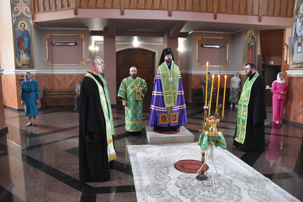 Урочиста Всеношна напередодні величного свята Святої Тройці