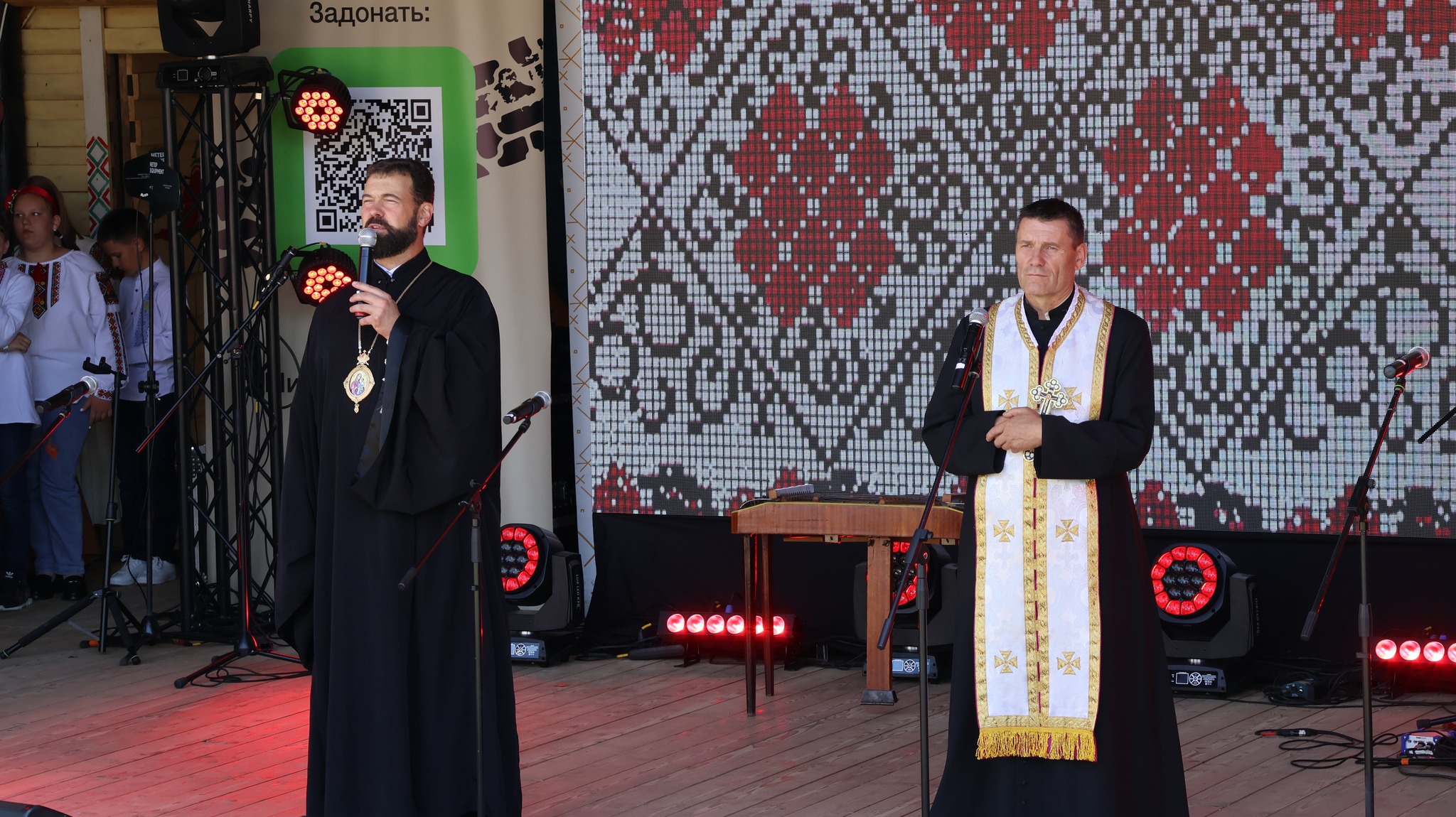 Владика Юліан взяв участь у Благодійному заході на підтримку Збройних Сил України в селі Яблуниця