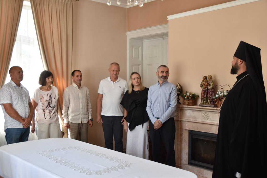 Архієпископ Юліан зустрівся із громадськими діячами Прикарпаття та нагородив їх високими церковними нагородами