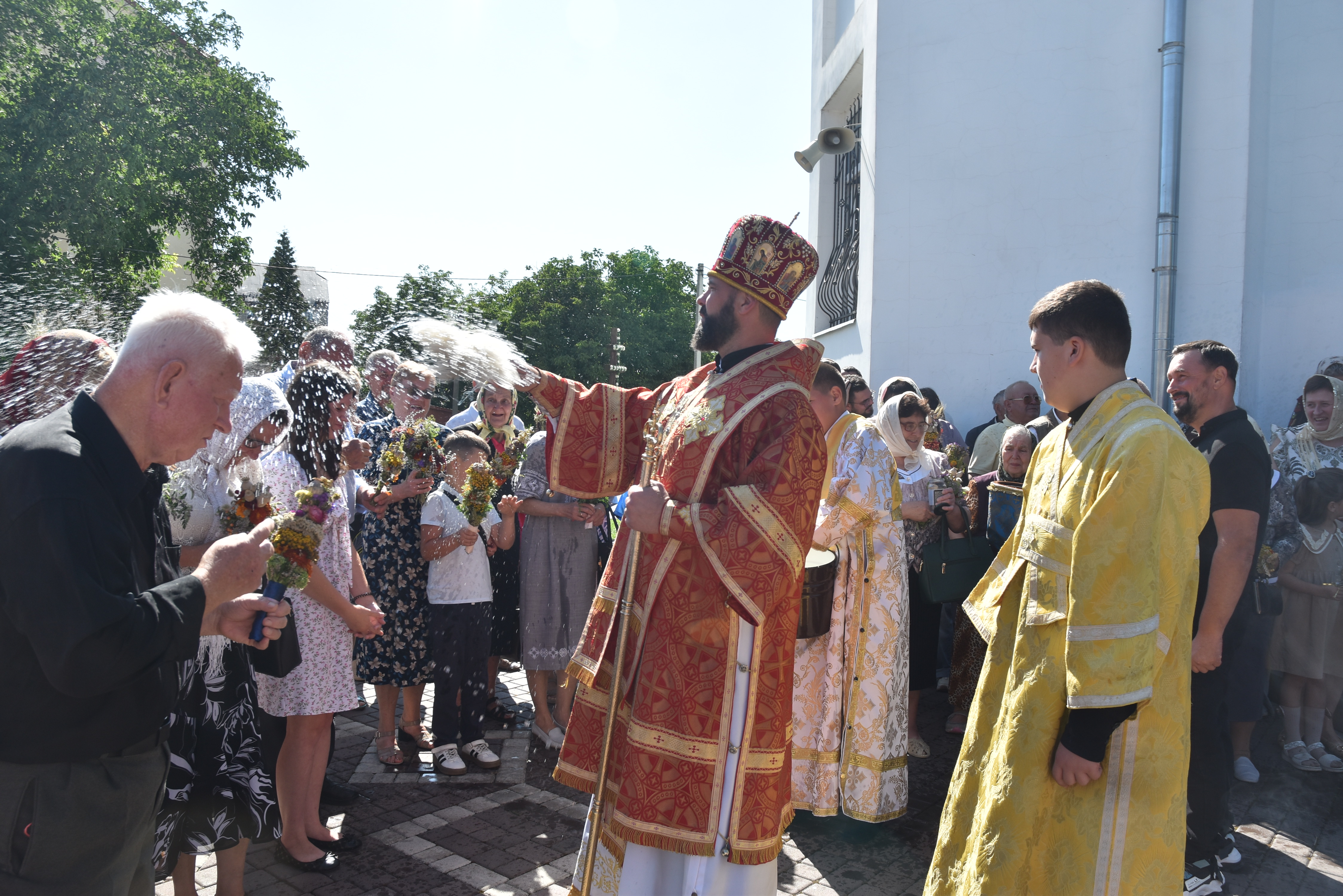 Владика Юліан звершив урочисте богослужіння на свято винесення Чесних Древ Животворчого Хреста Господнього