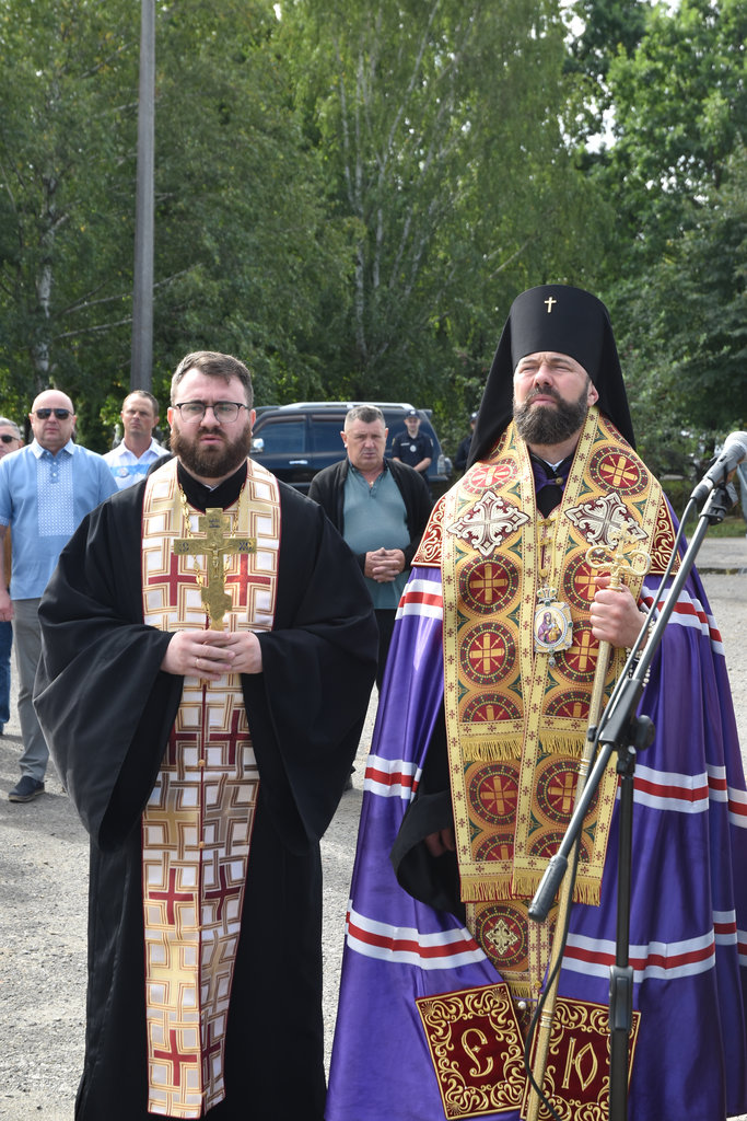 Правлячий Архієрей звершив Панахиду за загиблими захисниками України на Алеї Слави Коломийського міського кладовища