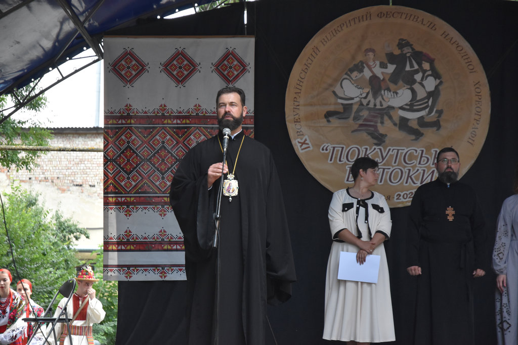 Архієпископ Юліан взяв участь в урочистому відкритті хореографічного Фестивалю “Покутські витоки” в місті Коломия